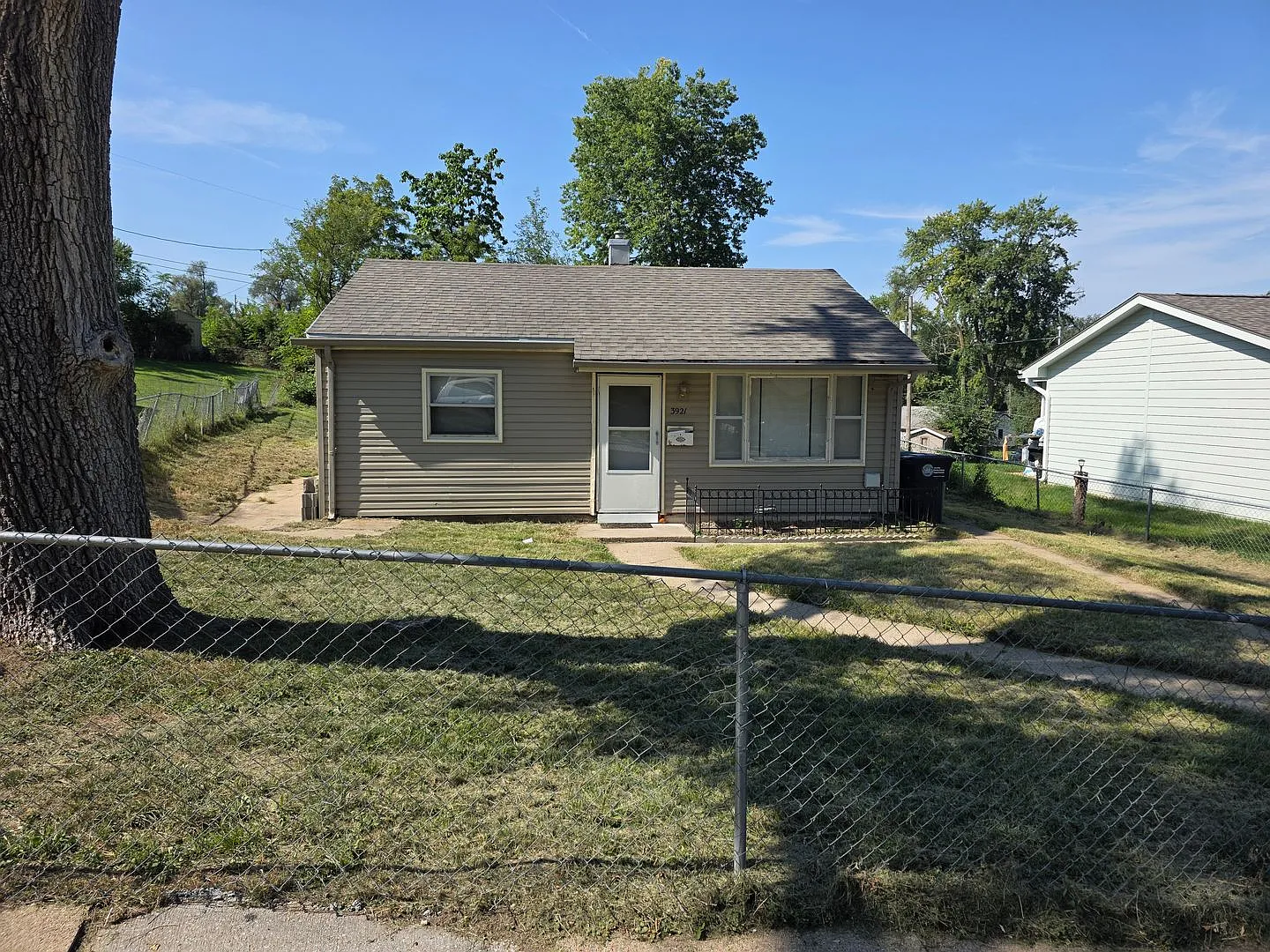 2brm 1 bath north omaha home — Photo 1