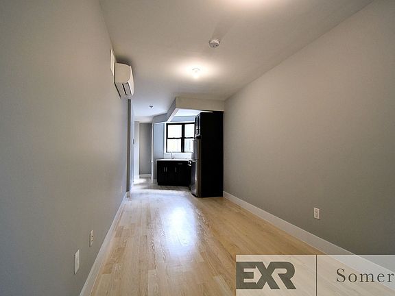 3rd image of 982 Findlay Ave #3BB