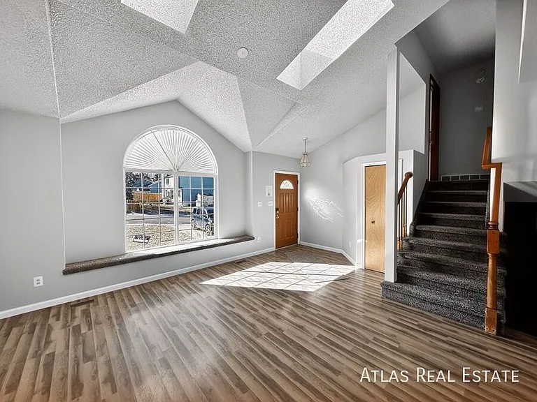 3820 Dolphin Cir — Photo 15