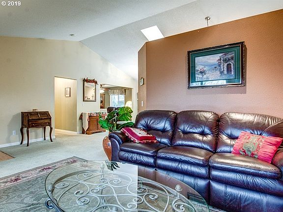 5th image of 802 NE Countryside Dr