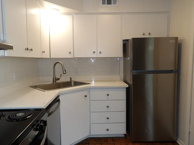 4331 Buena Vista St #101 — Photo 6