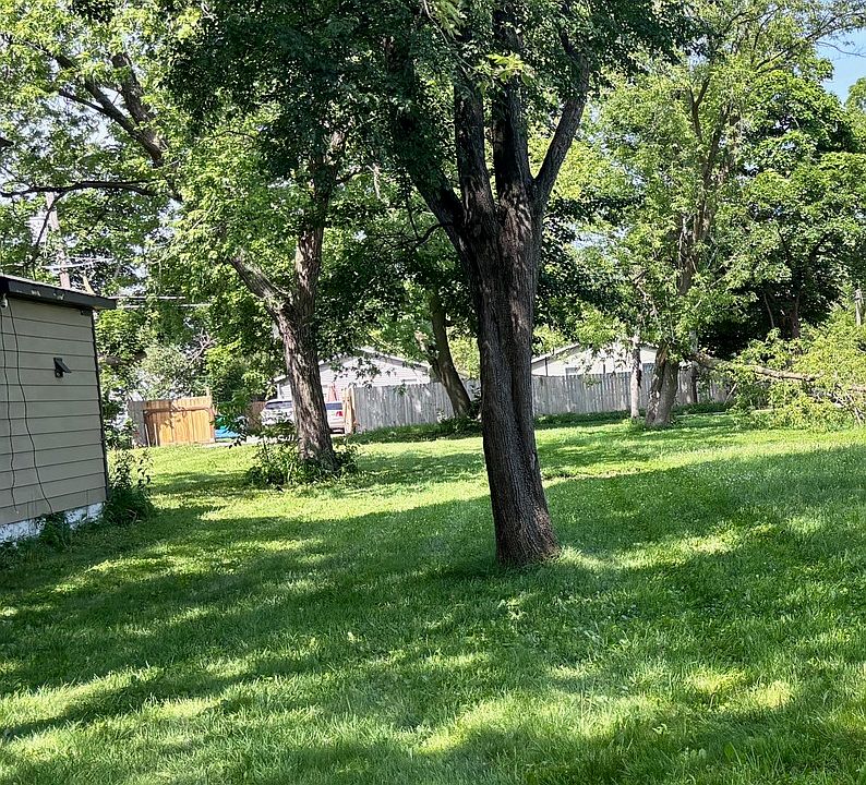 2nd image of 3216 Ezra Ave
