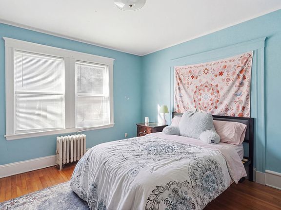 4th image of 16 Stockwell St #2