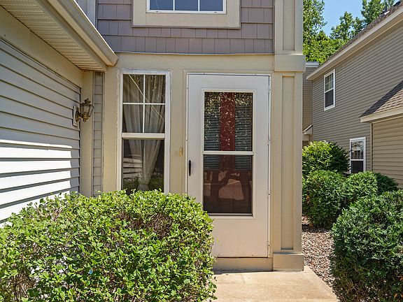 3rd image of 3826 Linden Ave