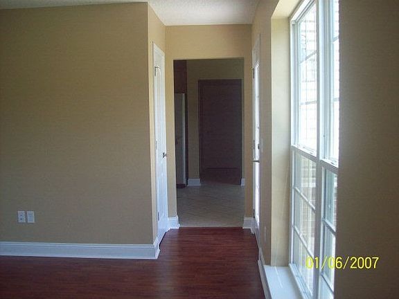 4th image of 121 Thornbush Ct NE