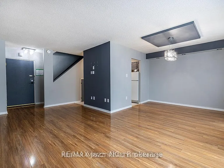 454 Centre St S #108 — Photo 5