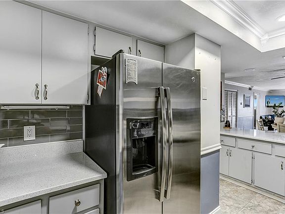4th image of 2711 1st ST #402