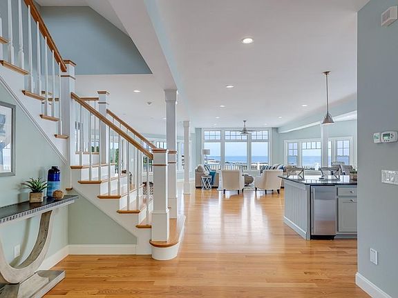 4th image of 399 Atlantic Ave