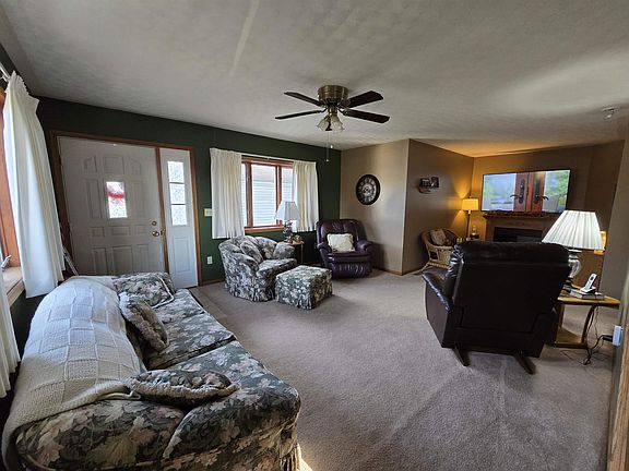 3rd image of 439-441 S Dickason Blvd