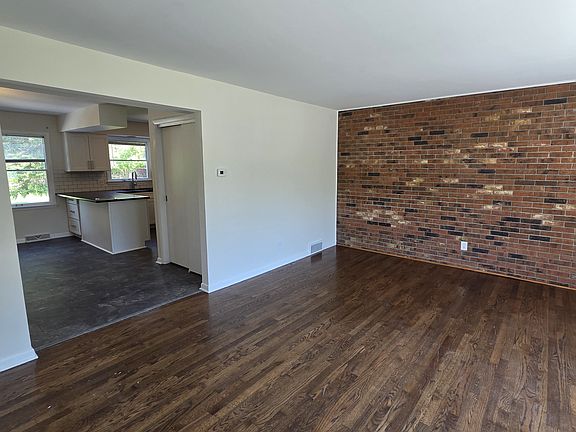 4th image of 298 E North St #298