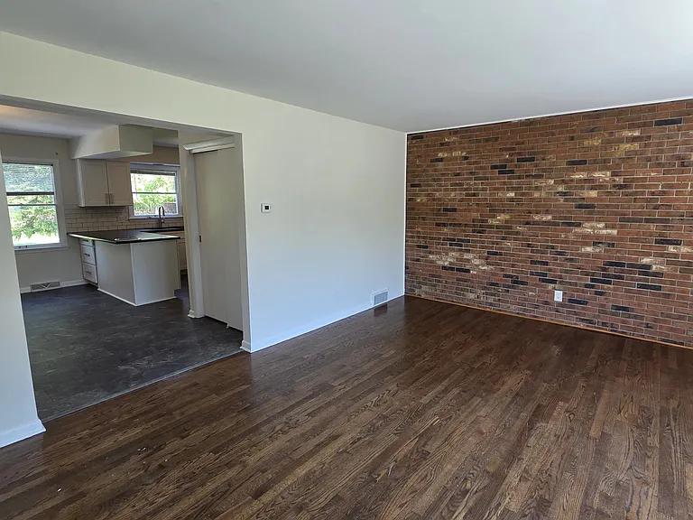 298 E North St #298 — Photo 4