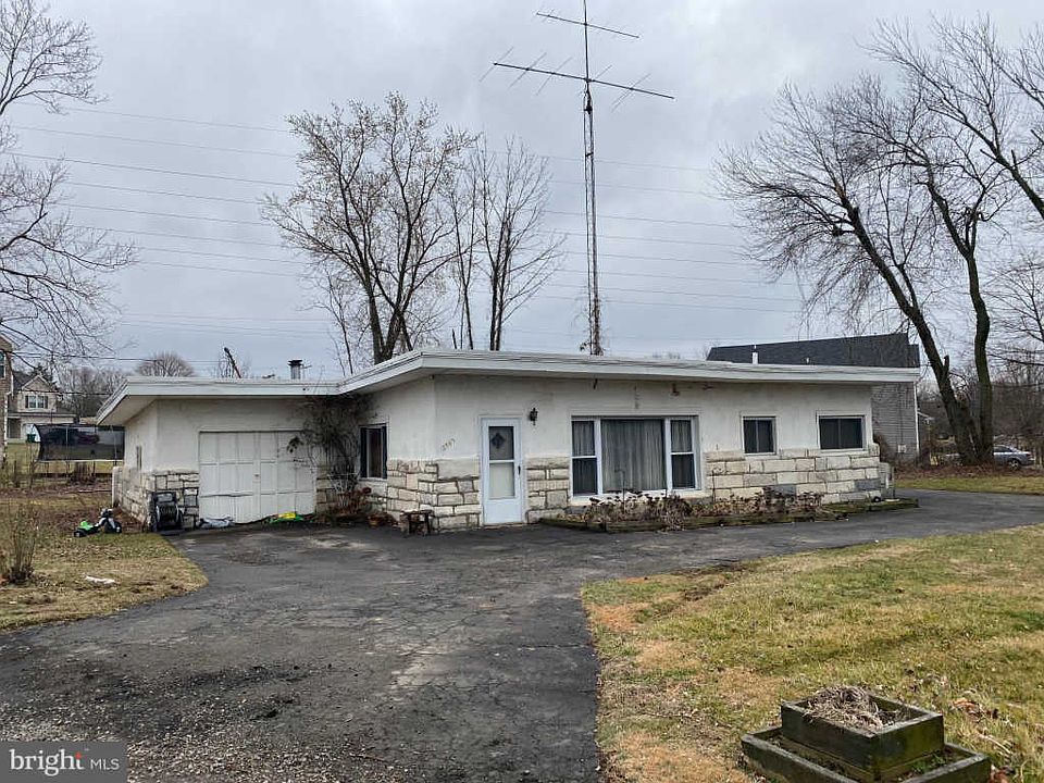 2nd image of 2549 Linconia Ave