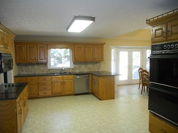 4th image of 1265 Vineyard Dr SE