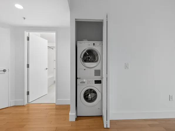 77 Hudson Street image 17 of 28