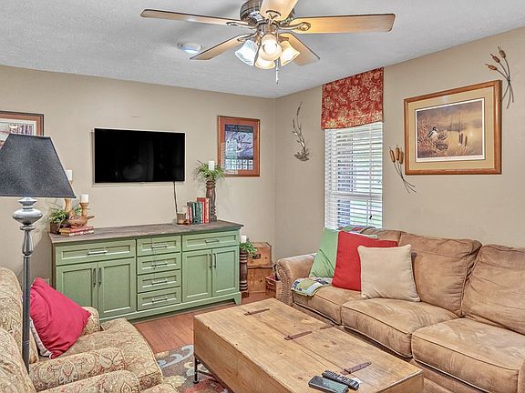 4th image of 120 Churchill Cir