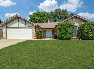 6607 Springfield Dr, Arlington, TX 76016