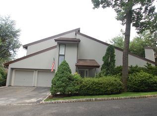 12 Stonegate Dr, Watchung, NJ 07069