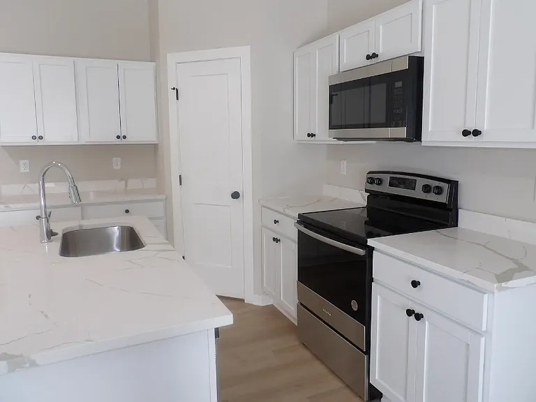 903 Fox Ridge St — Photo 7