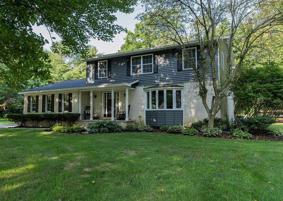 1st image of 975 Kingwood Dr