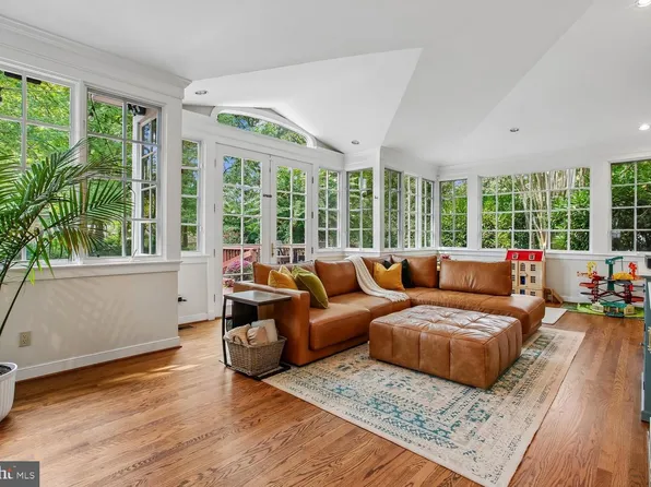 8634 Gateshead Rd, Alexandria, VA 22309