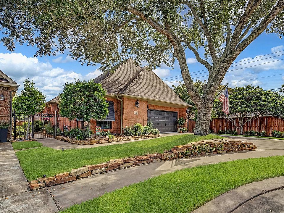 1st image of 22 Red Oak Ct