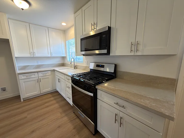 318 S Bedford Rd #318 — Photo 5