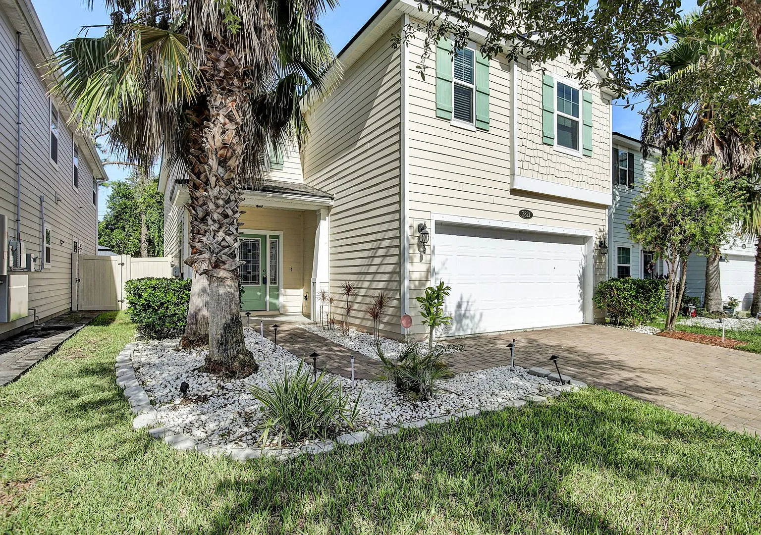 4 bedroom/ 4 bathroom home, just 6 miles from the beach — Photo 3