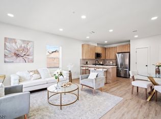 310 W Jersey St #503, Elizabeth, NJ 07202