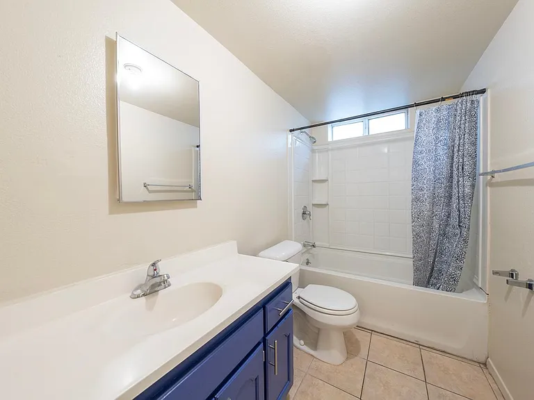 5231 Huntington Dr N #3 — Photo 15