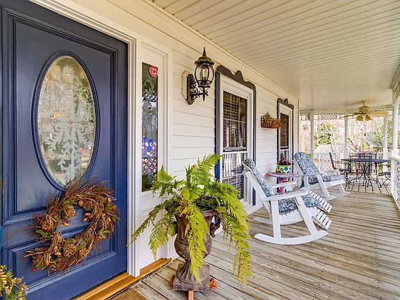 3rd image of 111 Crepe Myrtle Cir