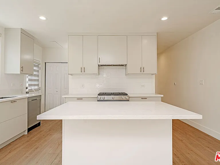 5430 Monroe St — Photo 7