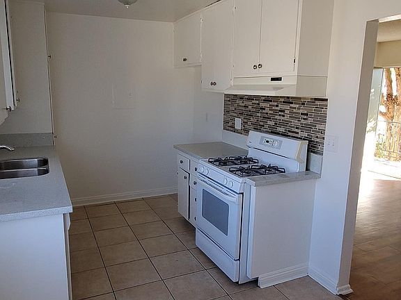 4th image of 3400 W Del Monte Dr APT 24