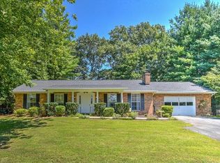 111 Chapman Dr, Hendersonville, NC 28792