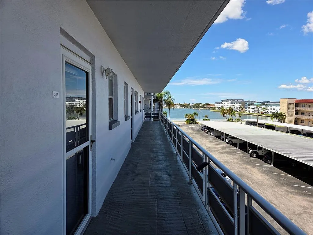 1 bed, 1.0 bath, 1060 sqft, $1,600 — Photo 2