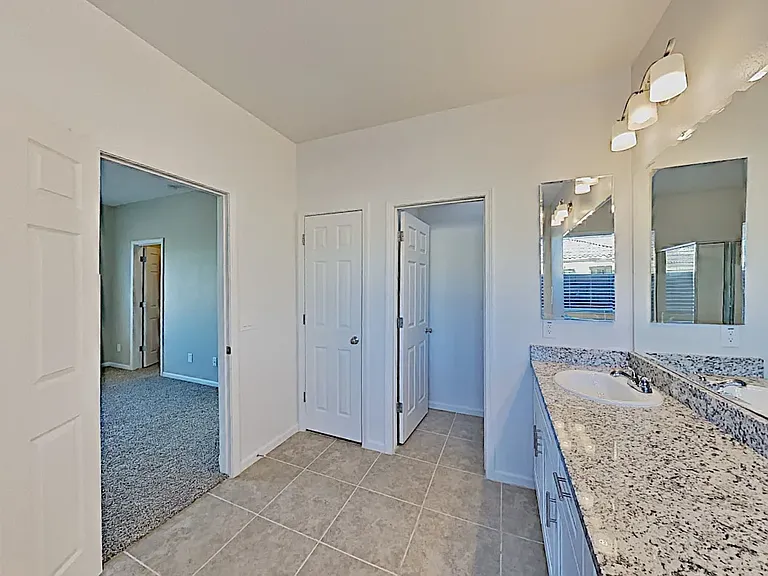 939 S 200th Ln — Photo 3