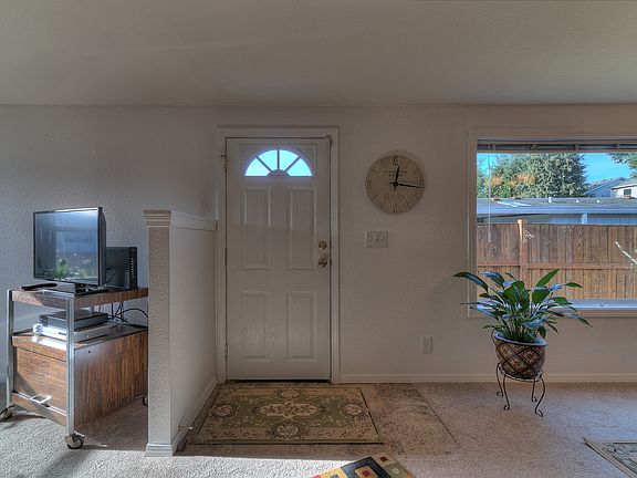 3rd image of 10515 196th Street Ct E