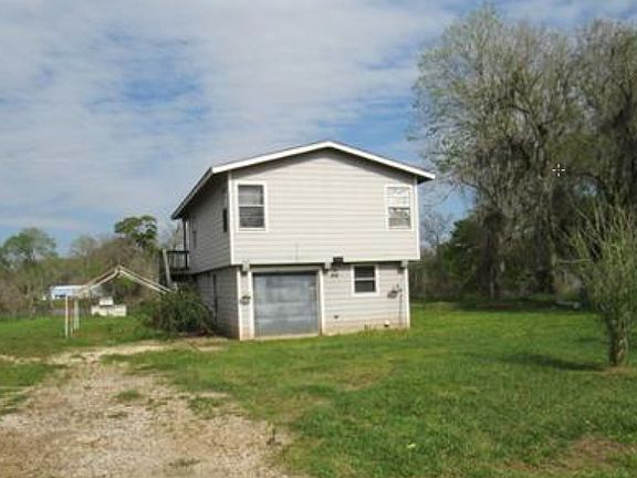 4th image of 302 E Texas Ave