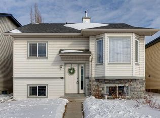 197 S Stonegate Dr NW, Airdrie, AB T4B3A2