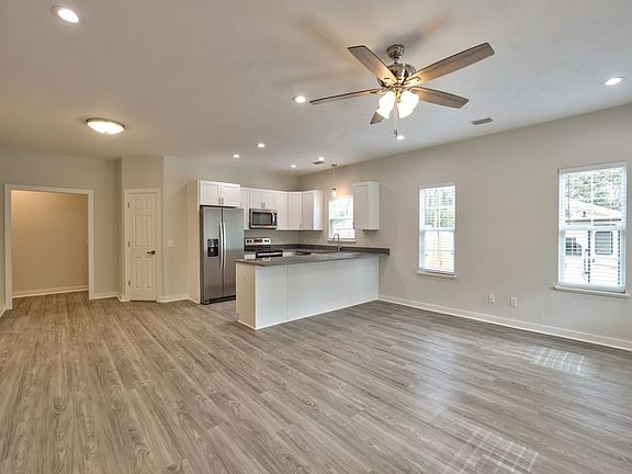2nd image of 2040 Harriett Dr
