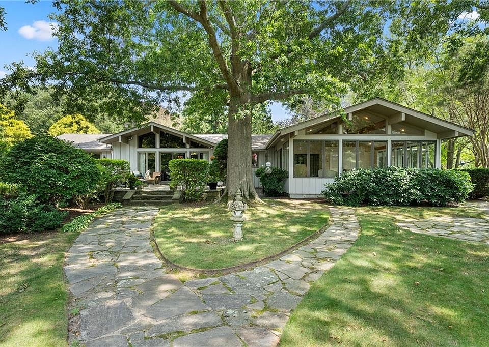 1st image of 14 Woodlake Dr