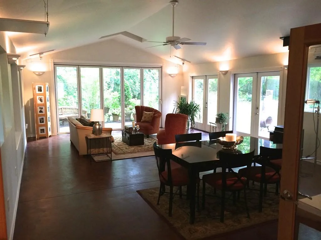 4 bed, 2120 sqft, $3,790 — Photo 3