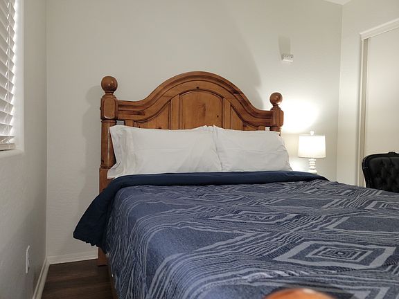 3rd image of 2440 W Parkway Dr Unit 3