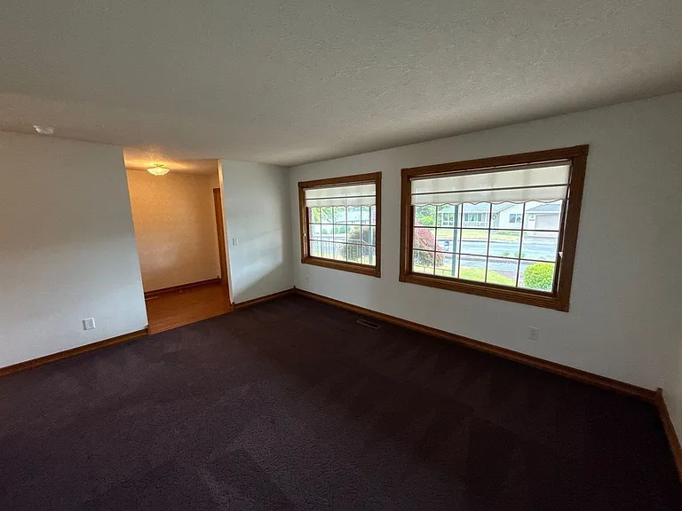 460 SE Conifer Pl — Photo 9