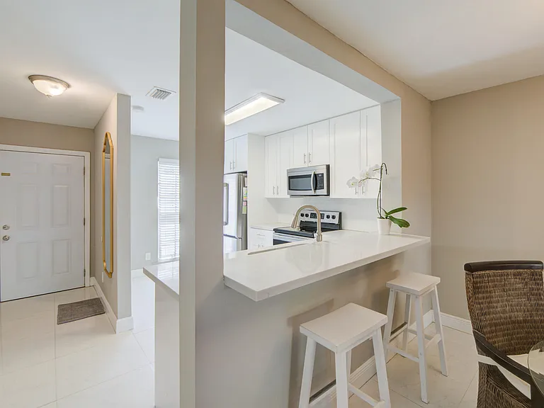 2900 Dorchester Ln #2900 — Photo 14