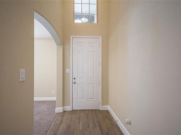 4th image of 5616 Broadway Ave