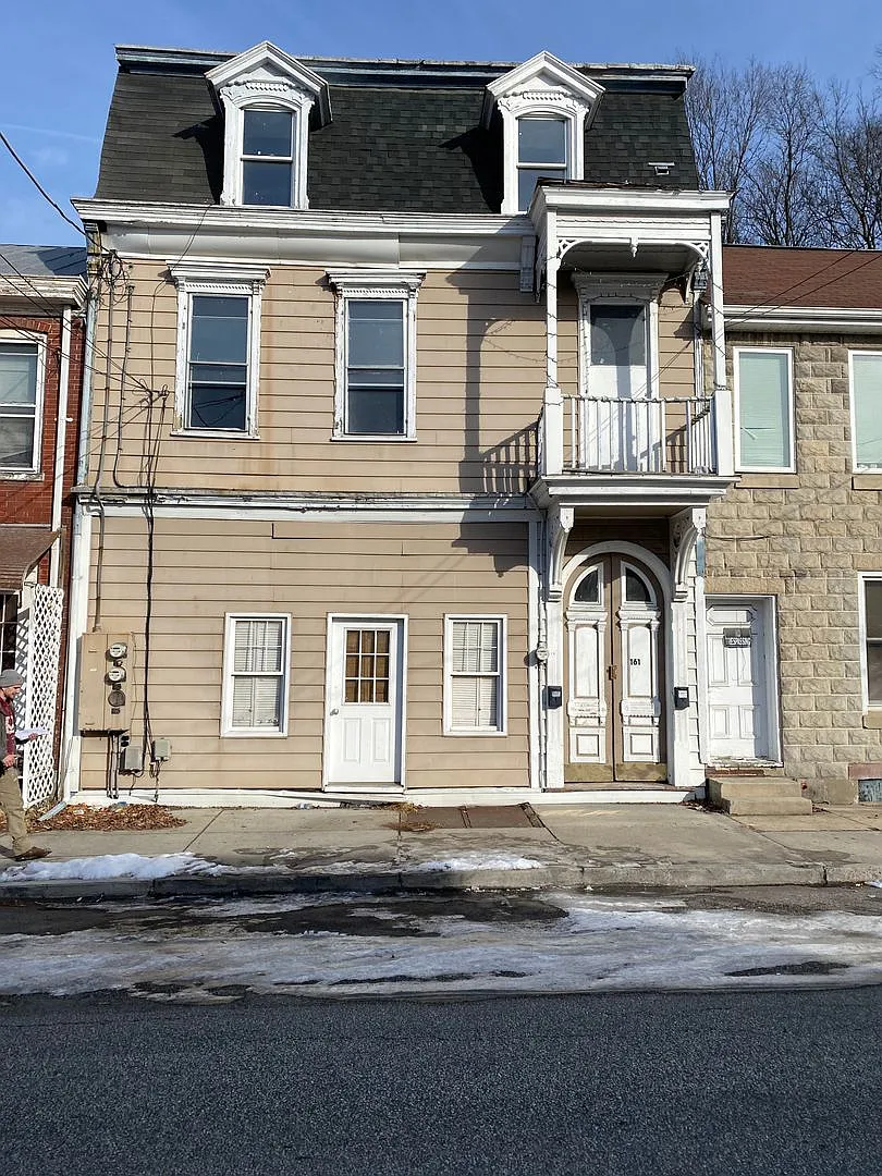 161 W North Street — Photo 1