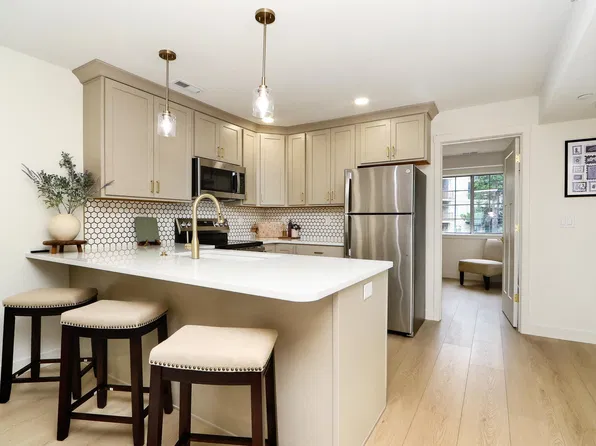 2411 Woodway Dr Unit H, Manhattan, KS 66502