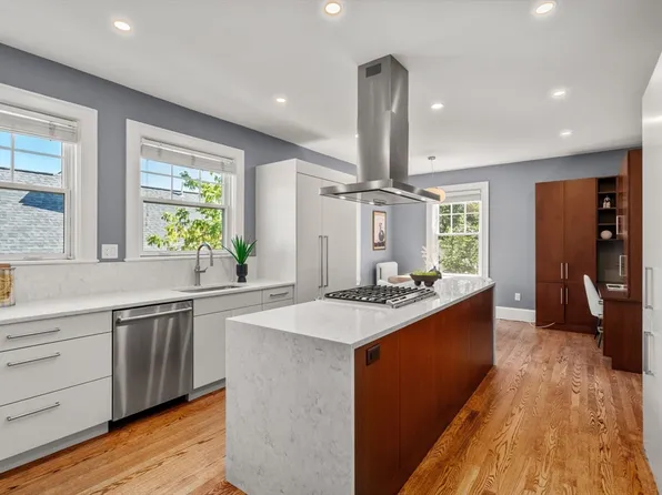 86 Greenough St #3, Brookline, MA 02445