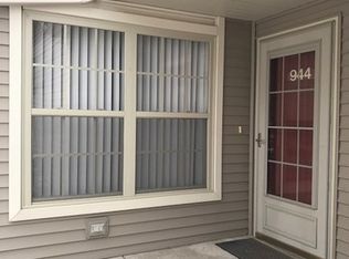 944 Arvle Cir #944, Sycamore, IL 60178