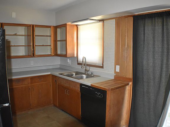4th image of 411 S Harmony Dr #`